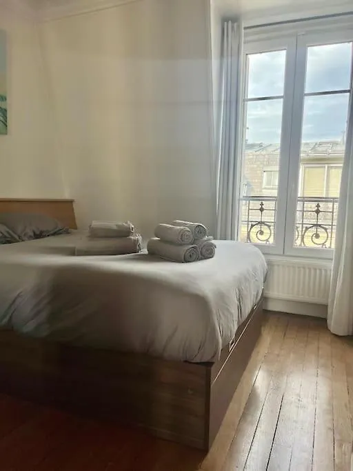 De Charme, Terrasse Et Vue Tour Eiffel Apartment Paris